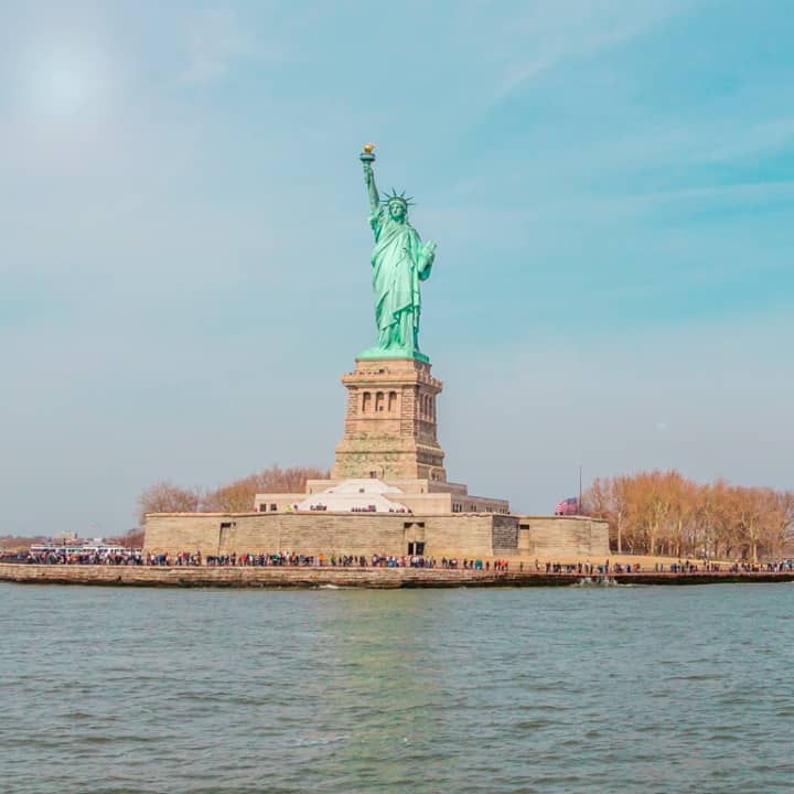 60 min Yacht Cruise to View The Statue of Liberty