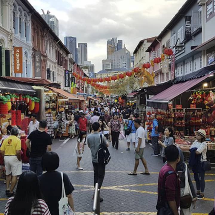 Nostalgic Chinatown of Singapore: Walking Tour with Local Guide