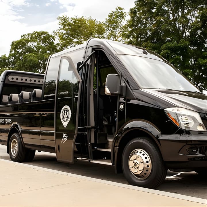 Glass-Top or Open-Top Convertible Bus Tour of DC