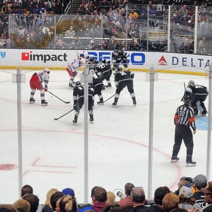 ﻿Entrada para el partido de hockey sobre hielo de los LA Kings en el Crypto Arena