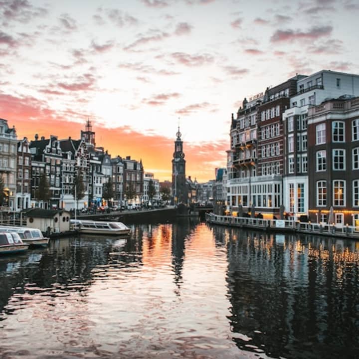 Amsterdam: Dagtocht vanuit Brussel met kaas, klompen en windmolens