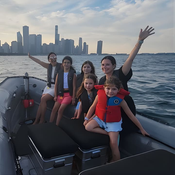 Small-Group Sightseeing Boat Tour in Chicago