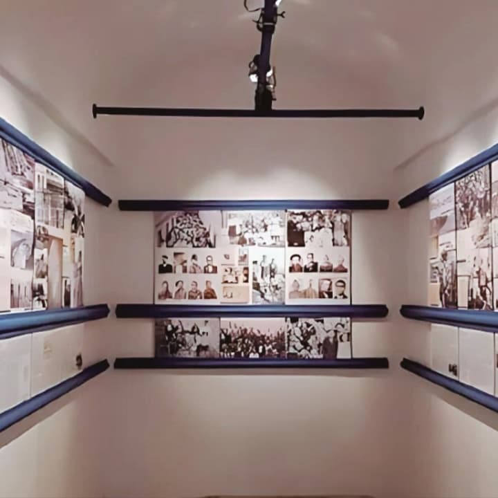 ﻿Guided tour of the Jail and Democratic Memorial