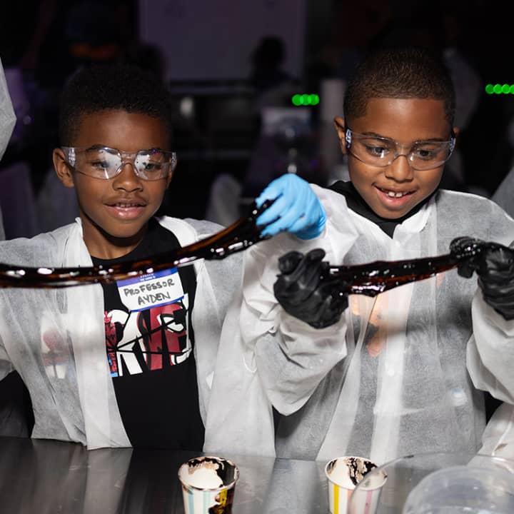 The Spooky Laboratory! Conduct cool science experiments & DIY Slime!