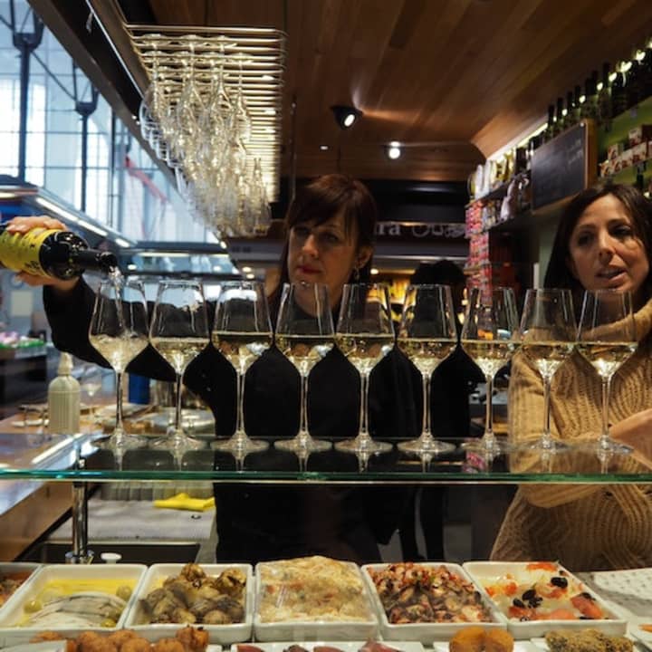 ﻿Gastronomic tour of the Mercat del Ninot of Barcelona