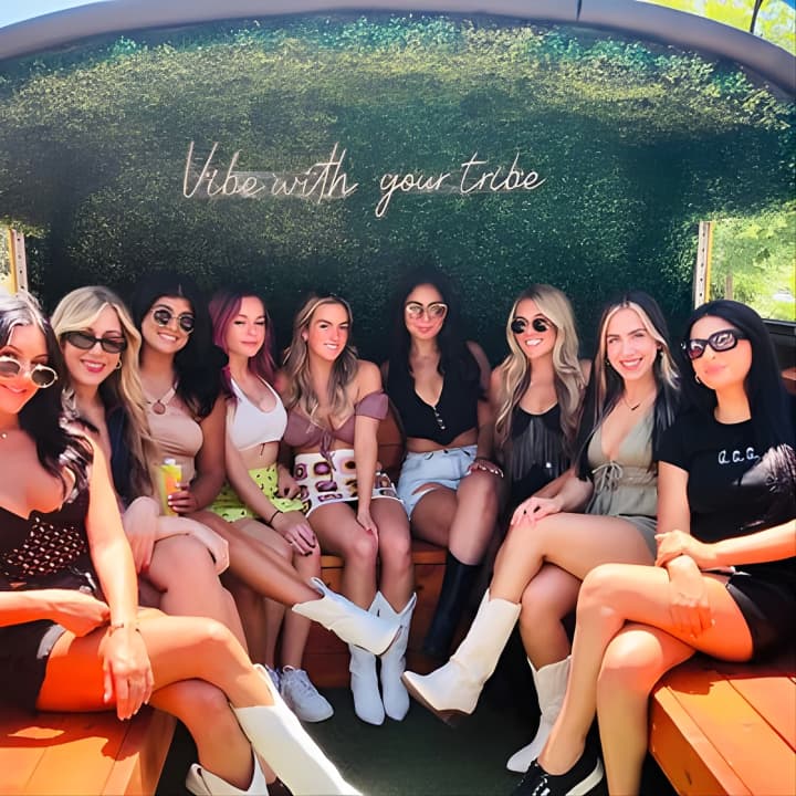 Austin Murals & Mimosas Roofless Party Bus Tour and Photoshoot