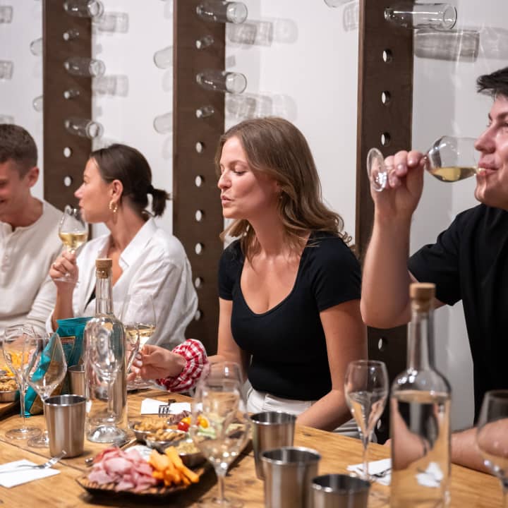 Paris Cours d'œnologie / Dégustation: 4 Vins & Planches Apéro avec 1 Sommelier (midi)