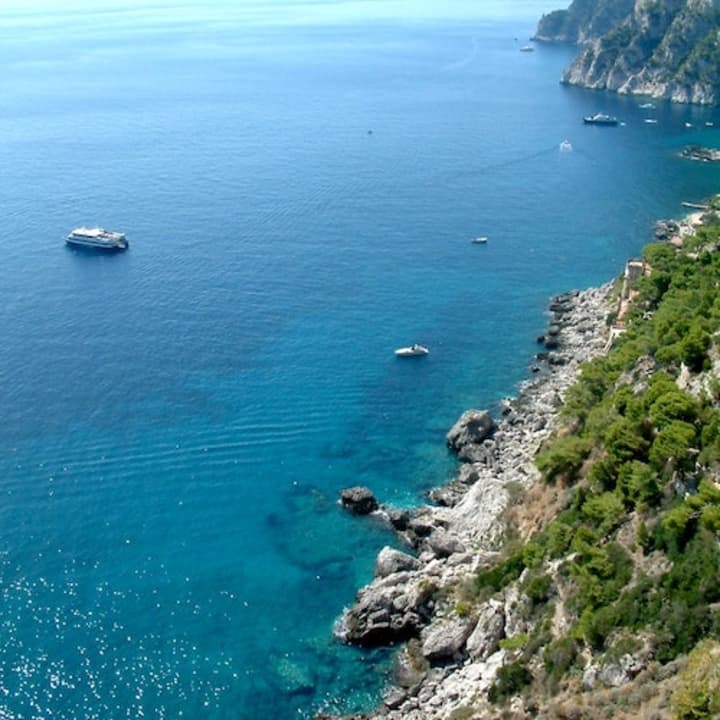 Capri: Escursione in Barca da Costa a Costa
