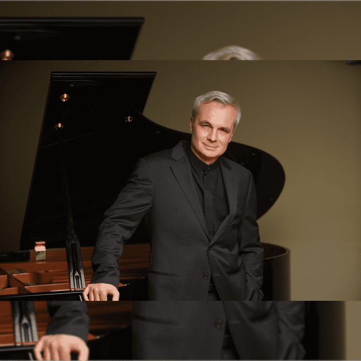 ﻿MikhailKorzhev El pianista ruso de fama internacional llega a NoHo