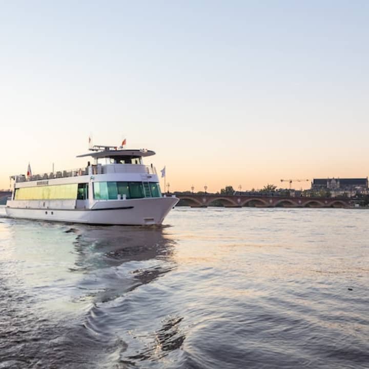 ﻿Bordeaux : Guided cruise on the Garonne + 1h at the quay