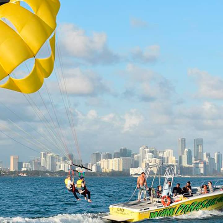 ﻿Parasail o moto acuática más tubing en Miami