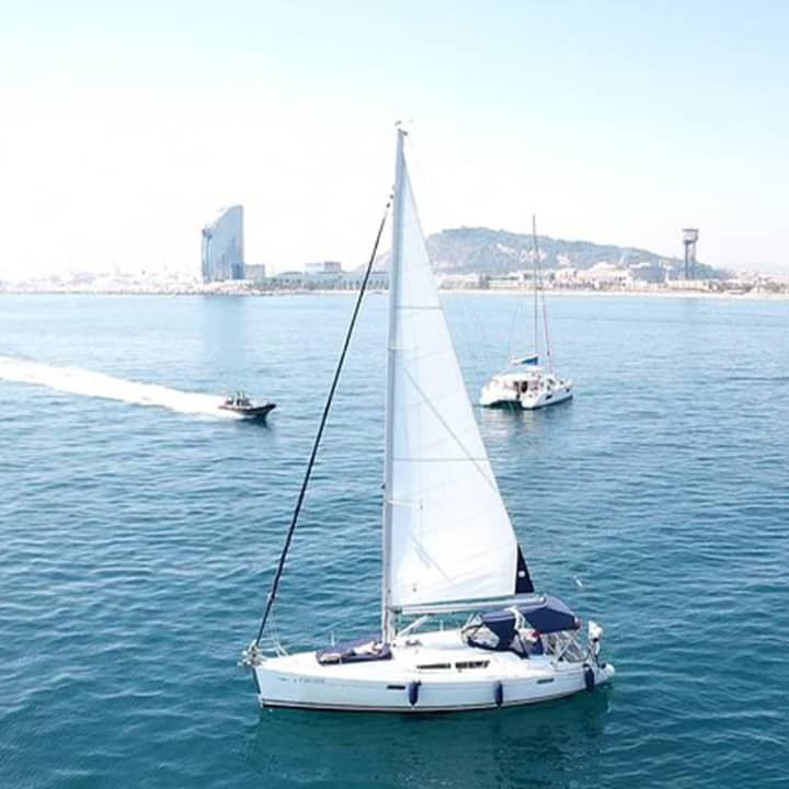 ﻿4 hours of sailing on a private boat!
