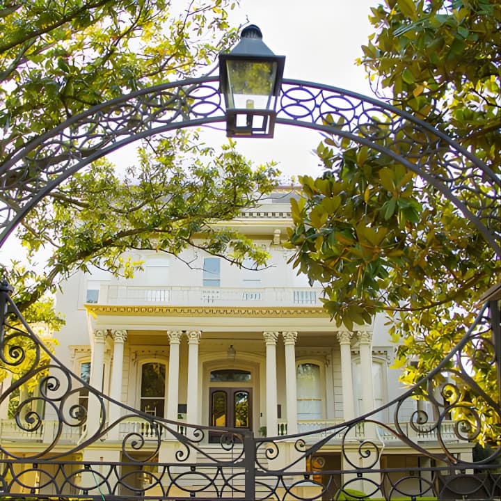 Garden District Secrets and Scandals Tour