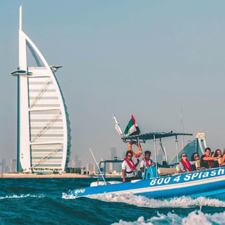 جولة بالقارب السريع لمدة 90 دقيقة: مرسى دبي وأتلانتس وبرج العرب
