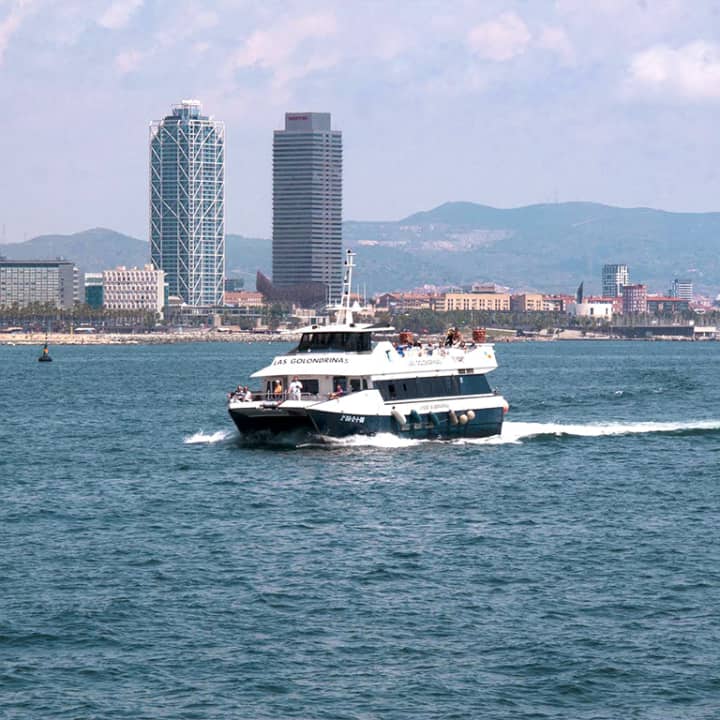 Las Golondrinas 60': paseo en barco para ver el skyline de Barcelona