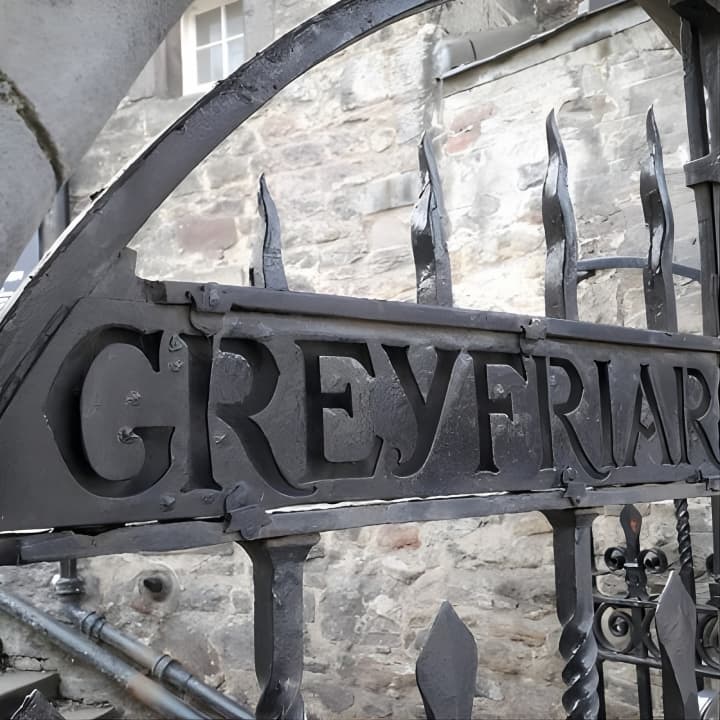 Small-Group 90-minute Tour in Greyfriars Kirkyard