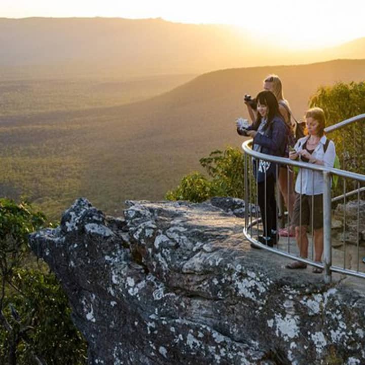 ﻿Parc national des Grampians et Kangourous visitant les chutes de MacKenzie depuis Melbourne