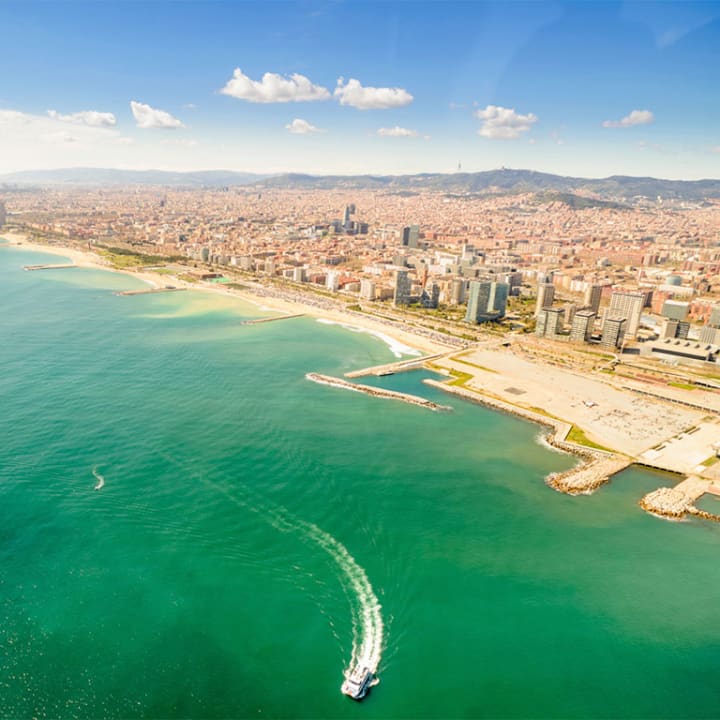 SkyWalk 360º en Barcelona: recorrido a pie por el casco antiguo, vuelo en helicóptero y paseo en barco