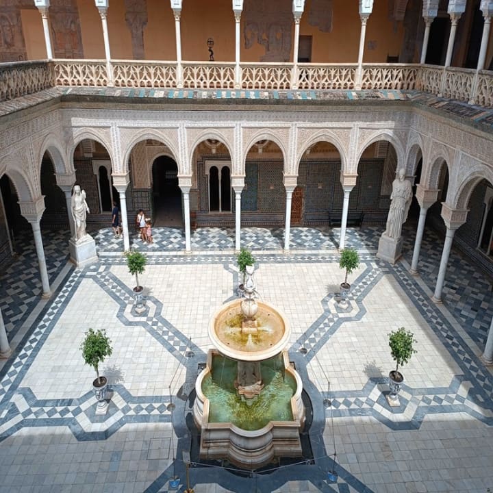 ﻿Guided tour of the Casa de Pilatos