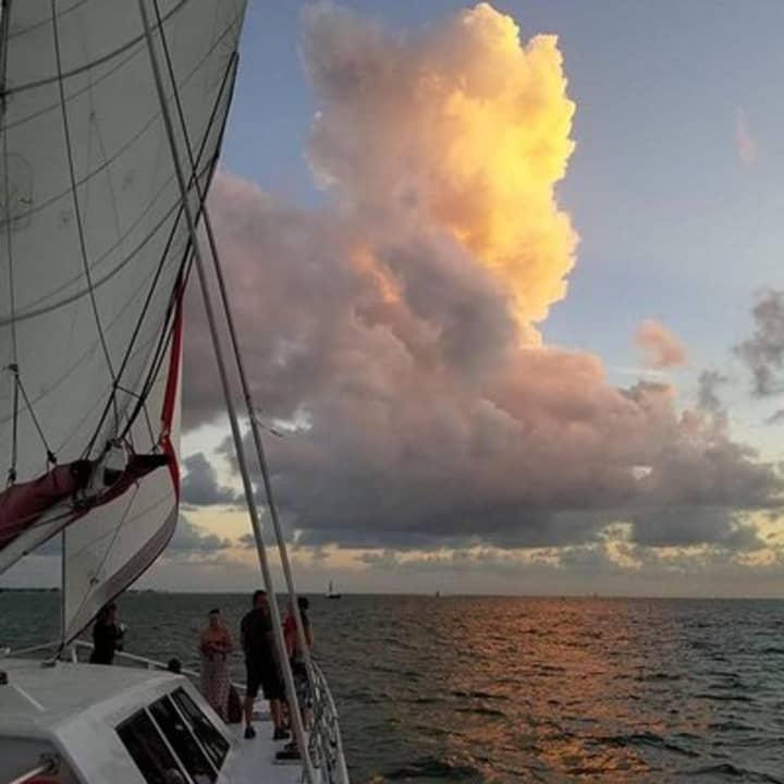 ﻿Náufrago el Día : Vela al atardecer en Miami con champán