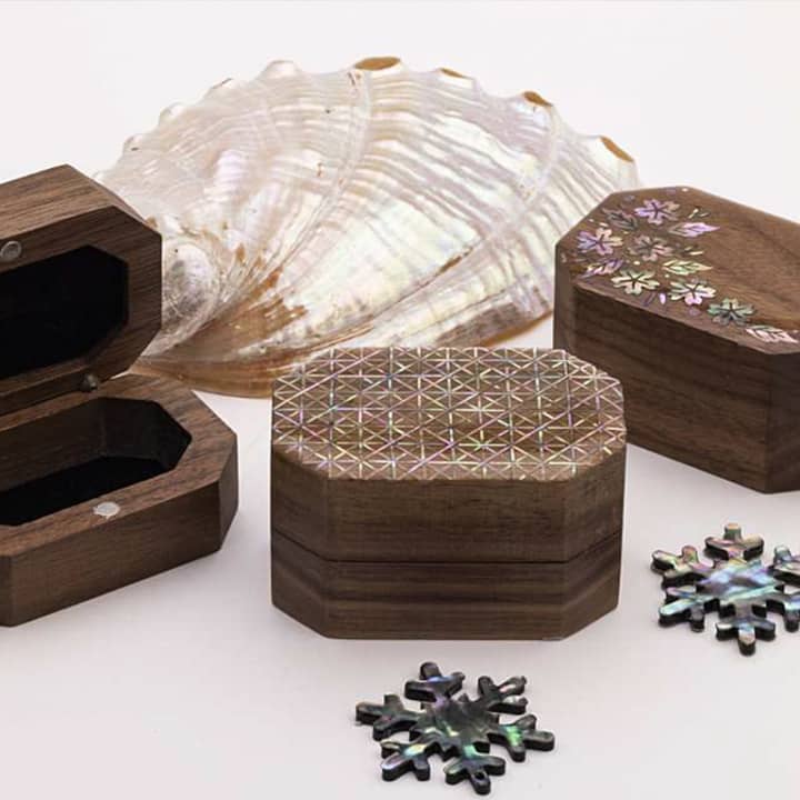 Hwiho: Traditional Craft Experience Using Mother-of-Pearl