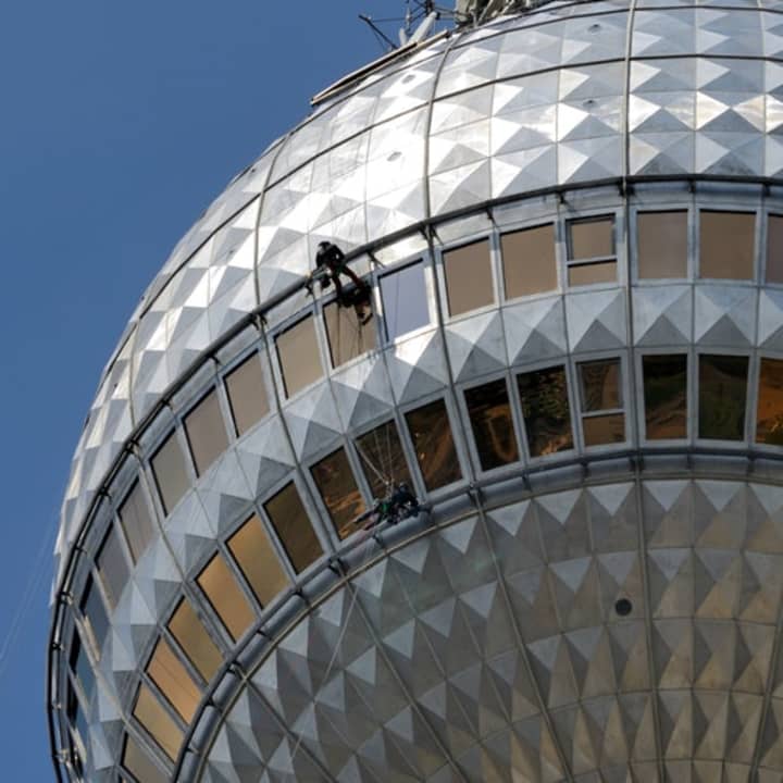 Berliner Fernsehturm: Eintritt ohne Anstehen + Fensterplatz im Restaurantt