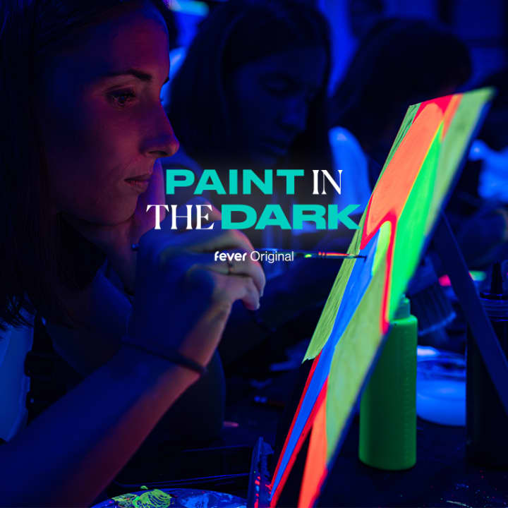 ﻿Paint in the Dark: Painting in the dark workshop with drinks at the Blue Garden