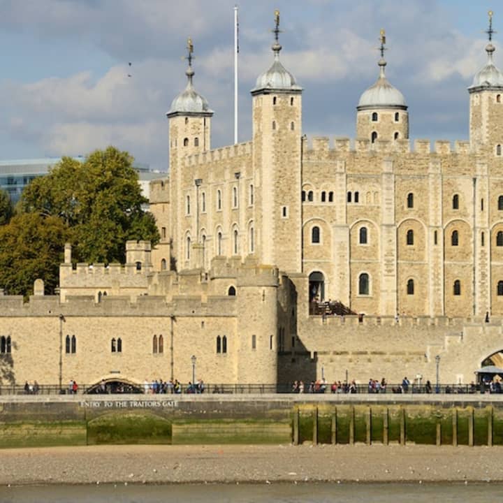 Early-Access Tower of London: Complete Tour with Crown Jewel & Opening Ceremony