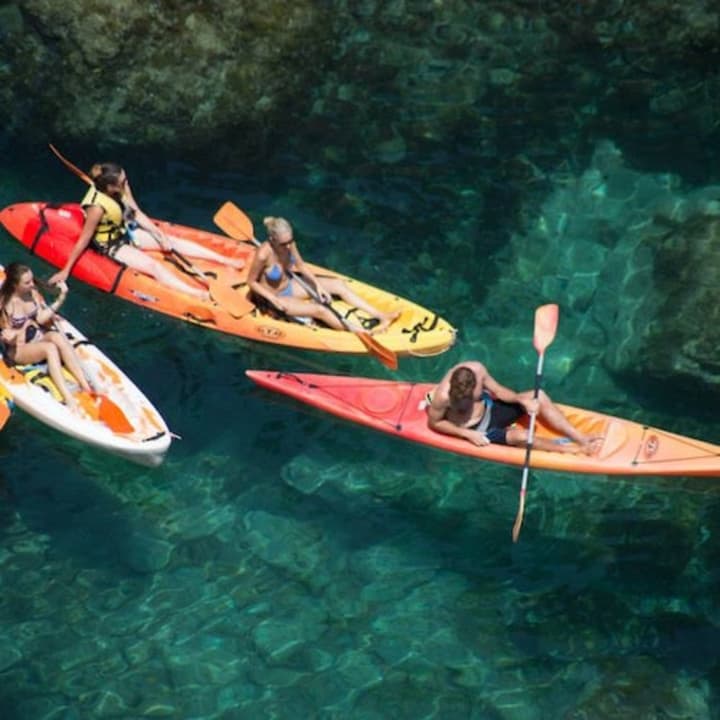 Excursión de kayak y esnórquel en La Costa Brava (desde Barcelona)