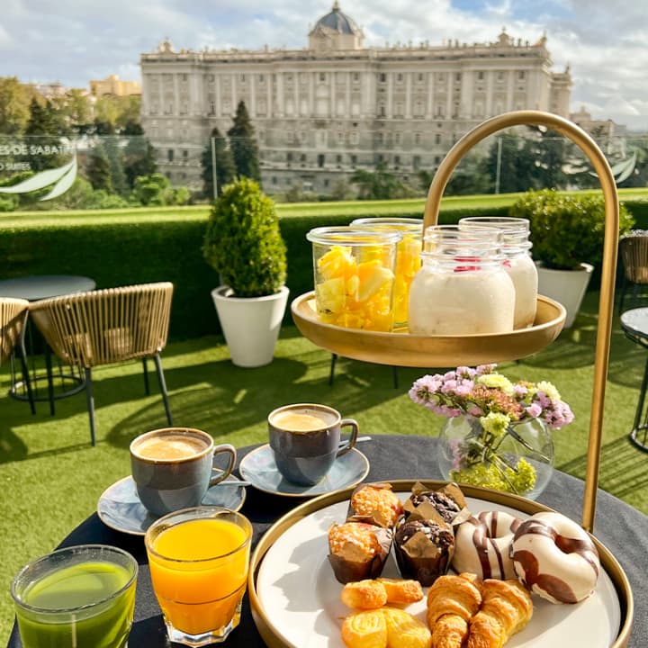 ﻿Brunch on terrace overlooking the Royal Palace