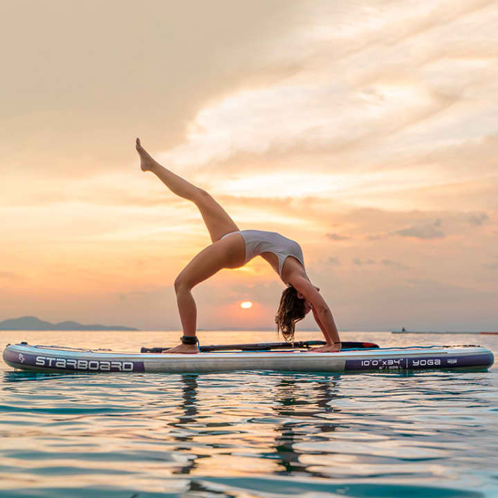 Paddle surf yoga al atardecer & snack con Frizzant