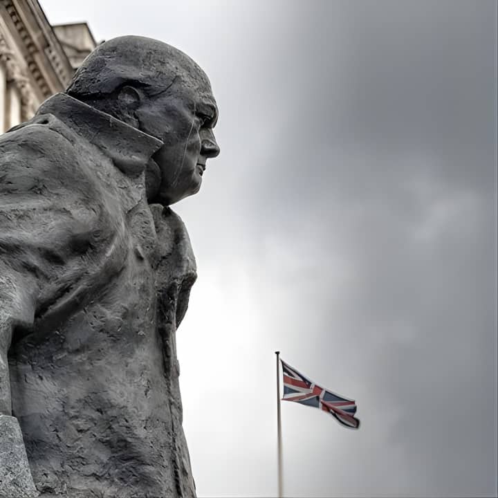 WW2 London Walking Tour & Churchill War Rooms Entrance Ticket