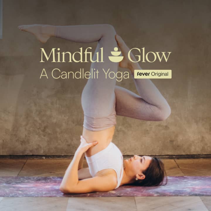 Mindful Glow: Yoga bei Kerzenschein im Palais Coburg
