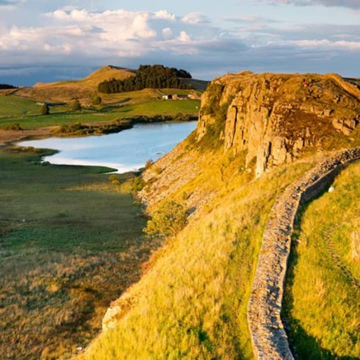 Hadrian's Wall & The Borders Tour from Edinburgh Incl. Admission