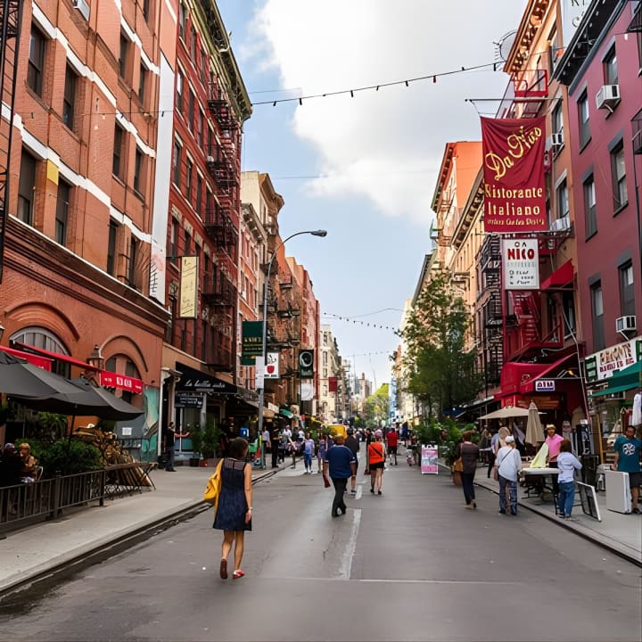 Recorrido por la mafia y la comida local de Nueva York dirigido por antiguos guías de la policía de Nueva York