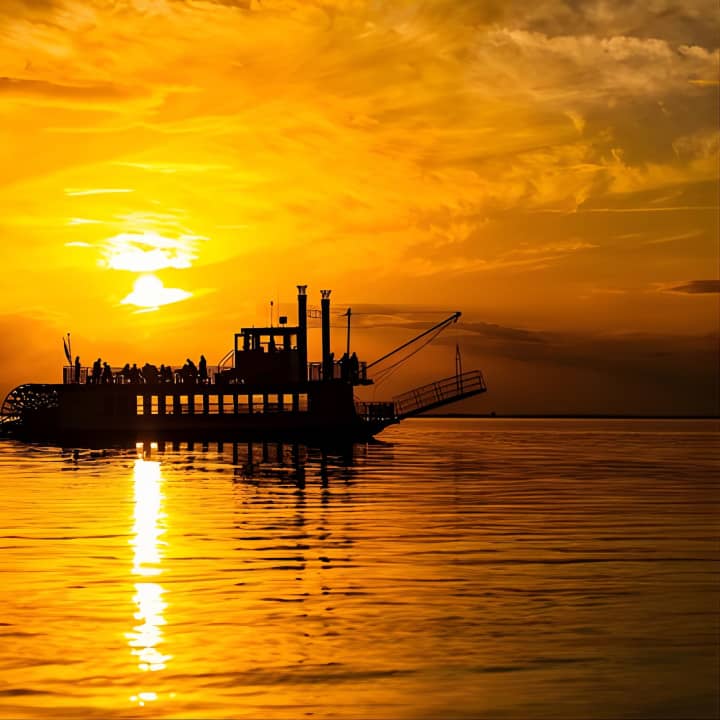 ﻿Crucero fluvial al atardecer en St Cloud