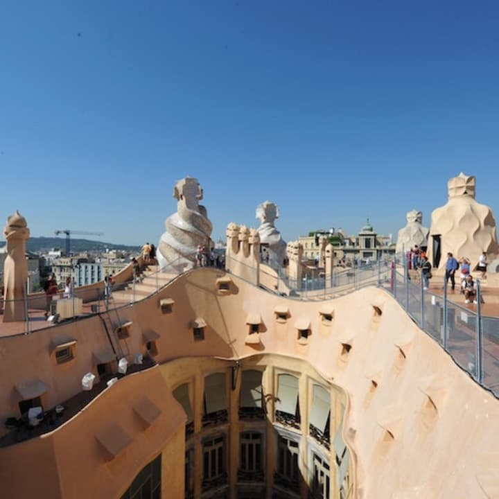 Casas de Gaudí y Sagrada Familia: Visita de un día a Barcelona