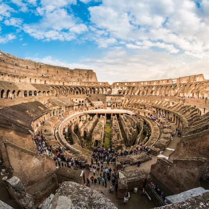 Accesso Prioritario al Colosseo e Tour a Piedi di Roma