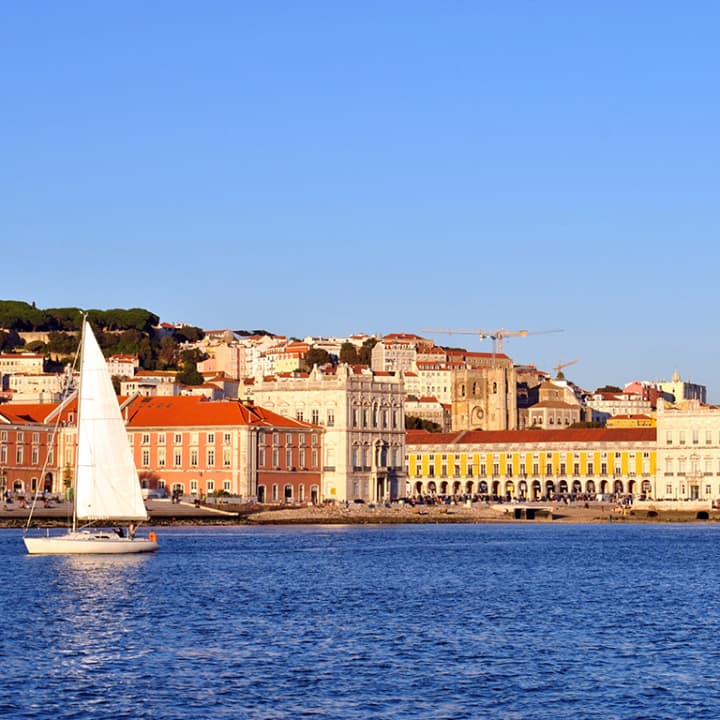 Passeio de veleiro pela Lisboa antiga ou ao pôr do sol