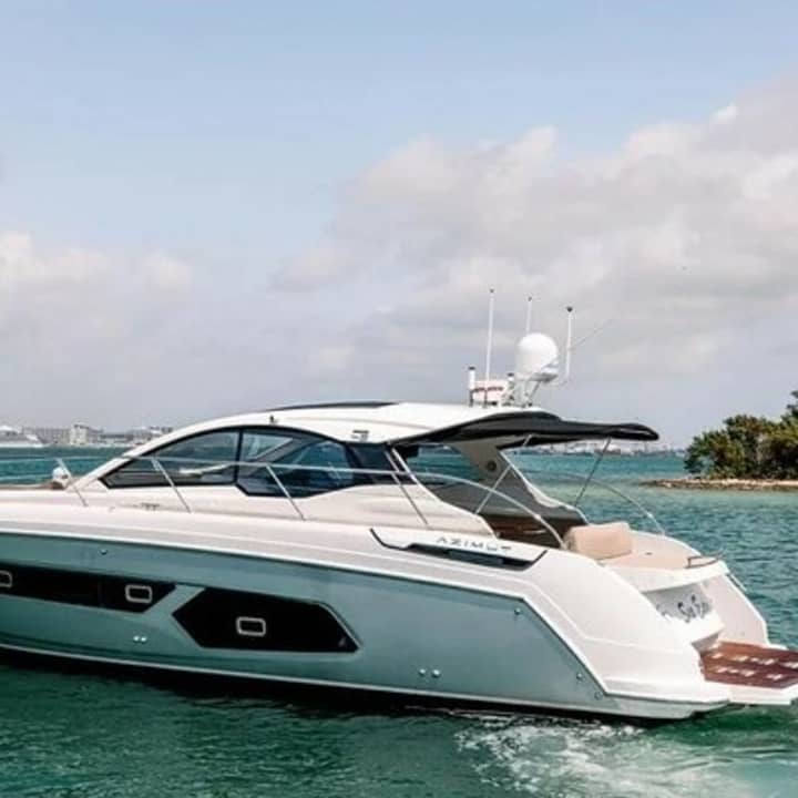 ﻿43' Azimut Yacht Charter Crucero privado con el capitán & Guiso