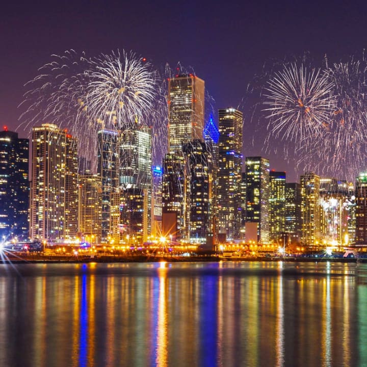 ﻿Crucero con fuegos artificiales por el Skyline de Chicago