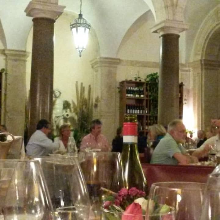 ﻿Gourmet dinner with wine pairing near the Pantheon
