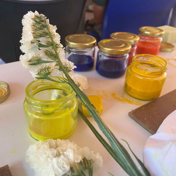 ﻿Colors and Flavors: painting workshop, self-knowledge and sensory tasting