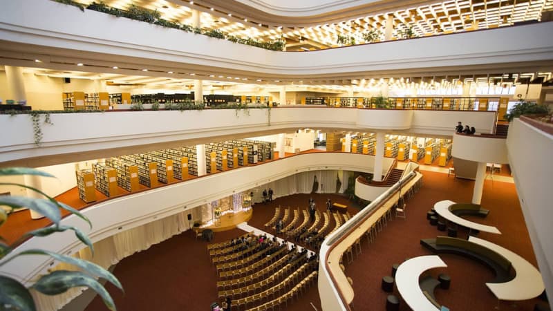 Toronto Public Library - Toronto Reference Library
