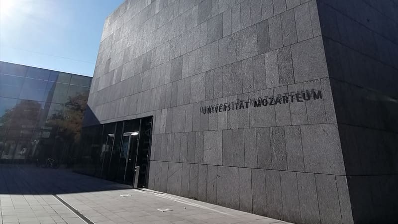 Universität Mozarteum Solitär