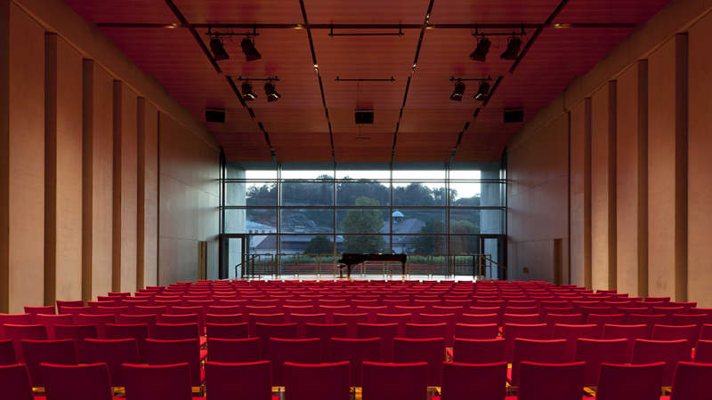 Universität Mozarteum Solitär