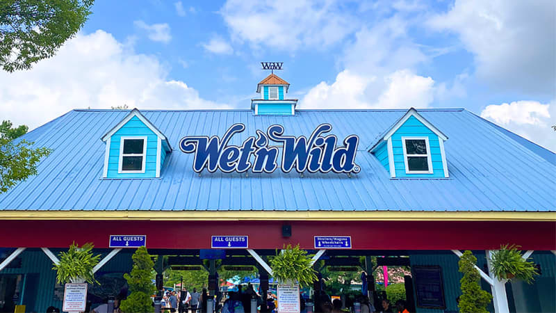 Wet 'n Wild Emerald Pointe Water Park