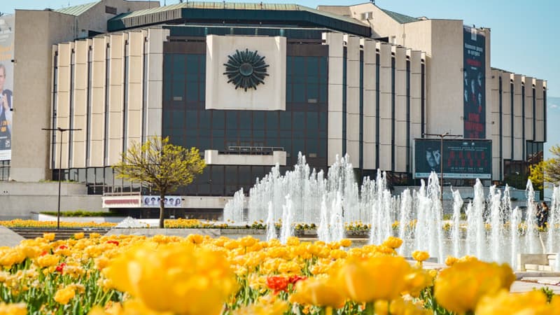 Театър Азарян