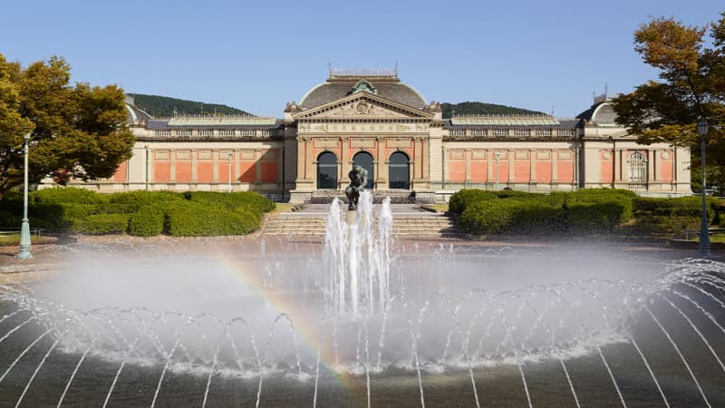 京都国立博物館・明治古都館前広場