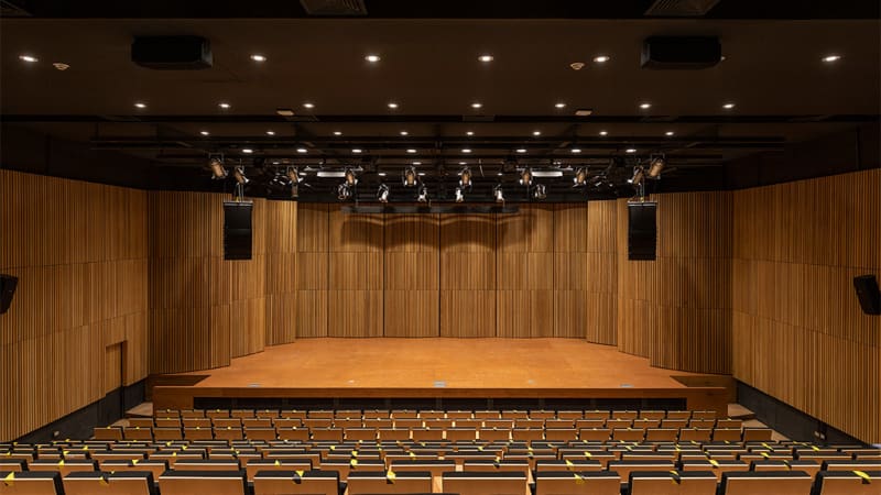Teatro Centro de Extensión Oriente UC